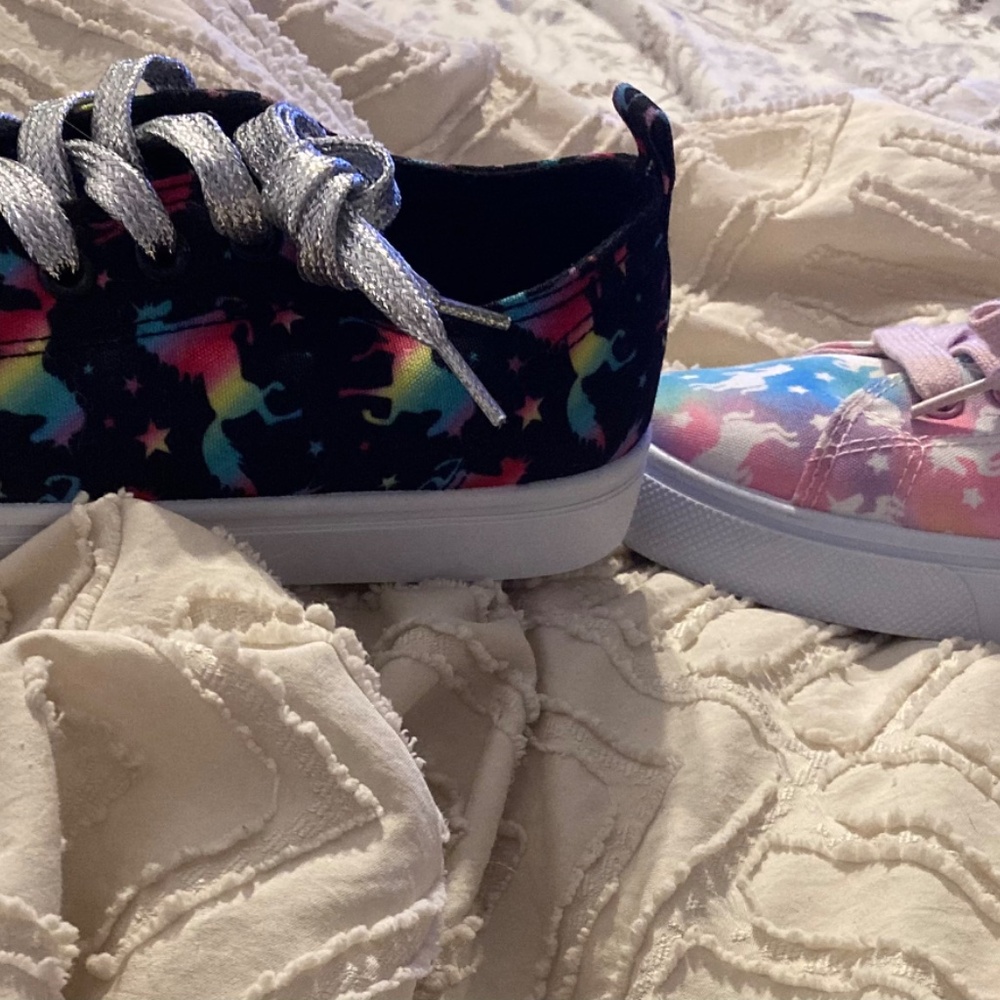 Size 3 girls shoes - Picture 3 of 3